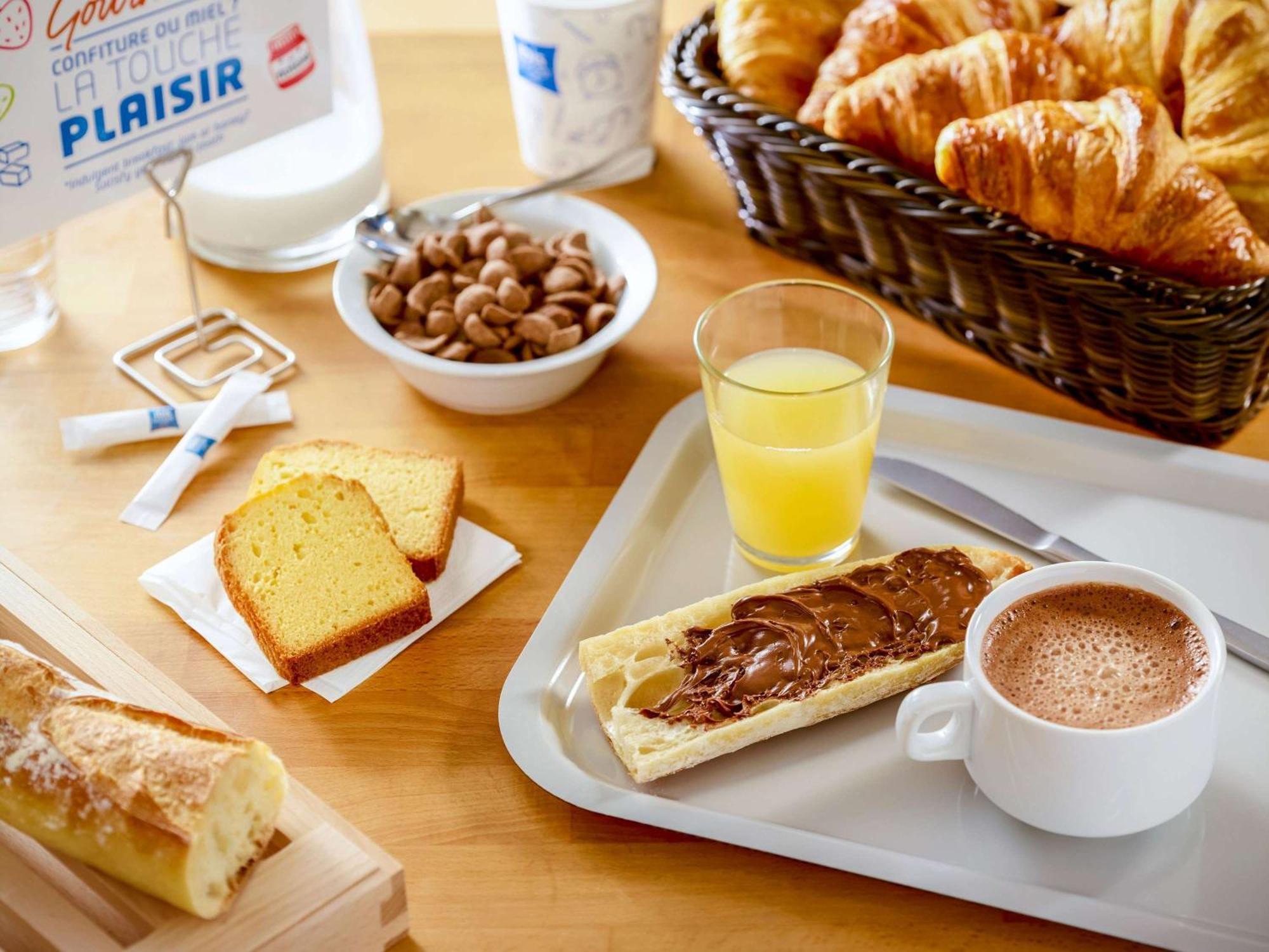 Ibis Budget Sucy En Brie Εξωτερικό φωτογραφία